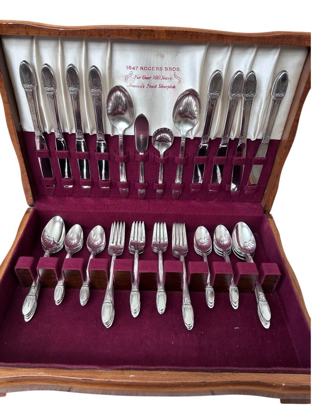 1847 Rogers Bros. Vintage First Love Silverplate Flatware 51 pieces - W/chest